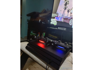 Ps4 pro + 2 manettes+ GTA V
