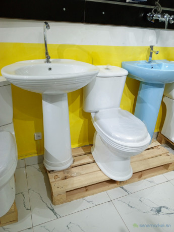 chaise-anglaise-et-lavabo-big-0