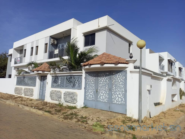 location-d-une-grande-villa-big-0