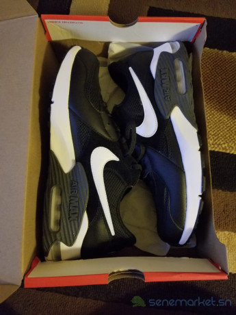 nike-air-max-excee-neuf-noir-et-blanc-445-big-0
