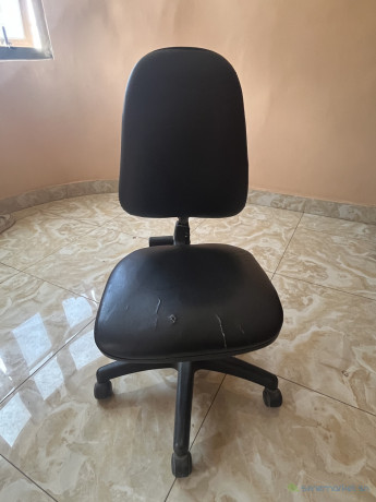 chaise-de-bureau-ajustable-noire-big-0