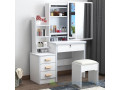 tres-belle-coiffeuse-small-1