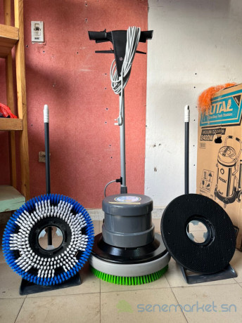 mono-brosse-pour-tapis-et-carreaux-big-0