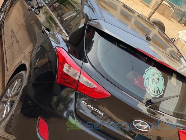 hyundai-elantra-gt-big-3
