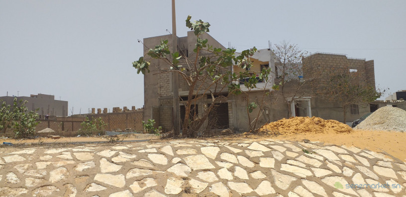 vente-terrains-en-face-cite-apix-300m2-big-2