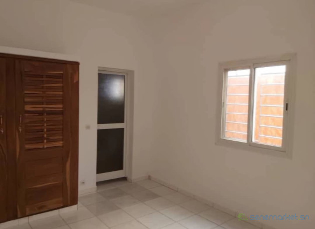 villa-de-300-metres-carres-a-vendre-a-nguerigne-senegal-big-4