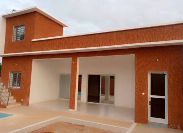 villa-de-300-metres-carres-a-vendre-a-nguerigne-senegal-big-0