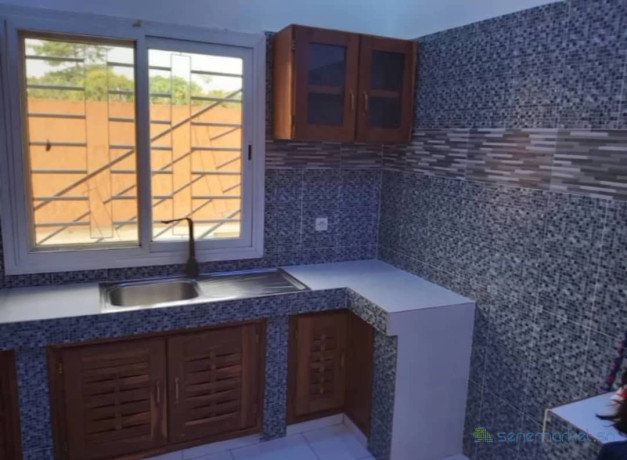 villa-de-300-metres-carres-a-vendre-a-nguerigne-senegal-big-2