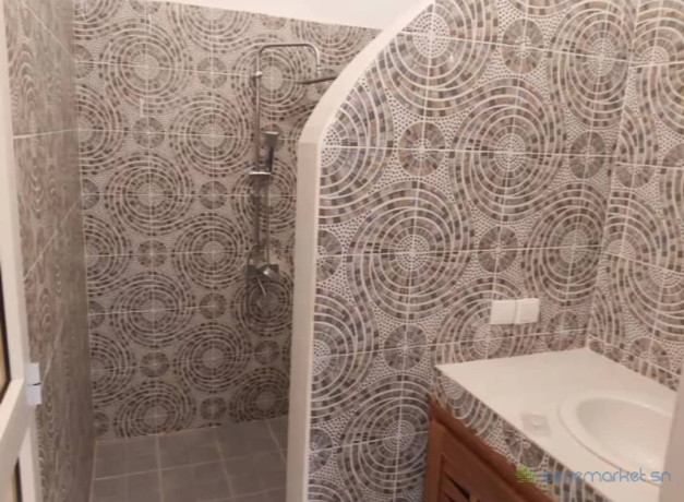 villa-de-300-metres-carres-a-vendre-a-nguerigne-senegal-big-3