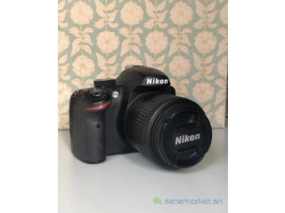 A Vendre Nikon D3200 Lens 16-55mm chargeur et batterie inclus avec un sac offert