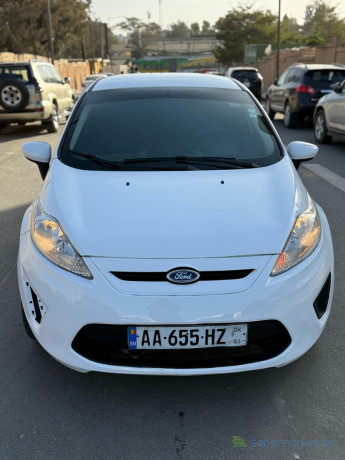 ford-fiesta-2013-big-0