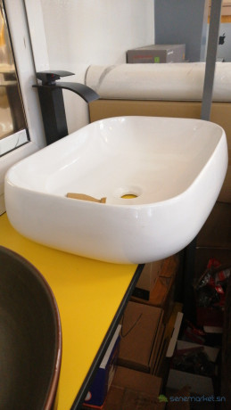 vasque-avec-un-robinet-mitigeur-big-0