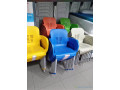 chaise-plastique-avec-pieds-en-fer-inoxydable-small-0