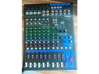 DES TABLES DE MIXAGE YAMAHA