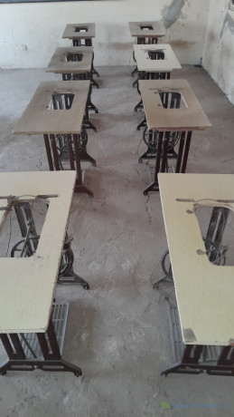 table-pour-machine-a-coudre-a-pedale-big-1