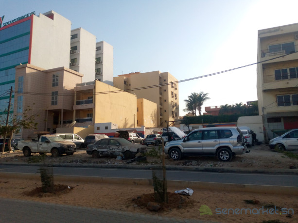 sur-la-vdn-mermoz-803m2-tf-big-0