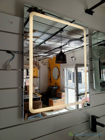 grand-miroir-led-moderne-big-0
