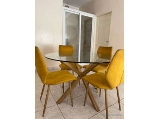 Table à manger pour quatre places