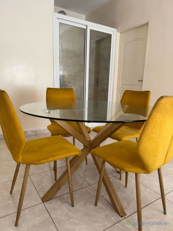 table-a-manger-pour-quatre-places-big-0