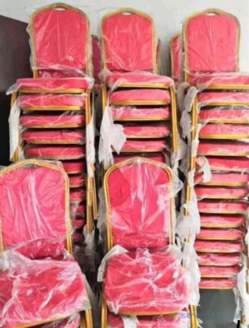 chaises-plastiques-sans-manche-chaises-napoleons-et-vip-rouge-en-vente-au-senegal-big-3