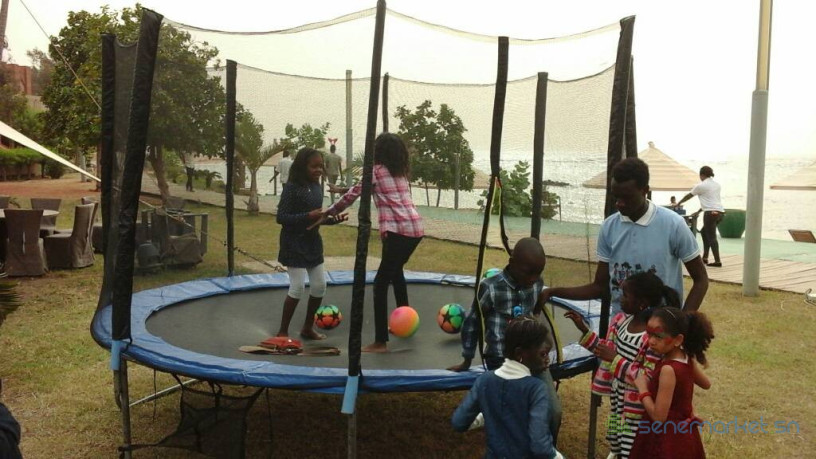 anniversaire-kermesse-arbre-de-noel-mascotte-chateau-gonflable-trampolines-big-3