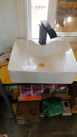vasque-blanc-avec-un-robinet-mitigeur-arc-pm-big-0