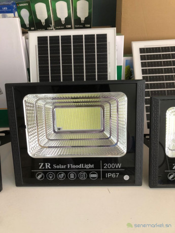 panneaux-solaires-energie-solaire-systeme-luminaire-big-0