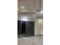 tres-grand-studio-au-1er-etage-entierement-climatise-a-la-cite-mbackiyou-faye-small-2