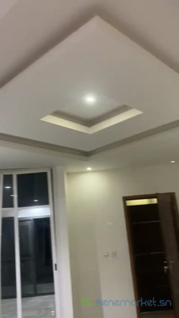 tres-grand-studio-au-1er-etage-entierement-climatise-a-la-cite-mbackiyou-faye-big-3