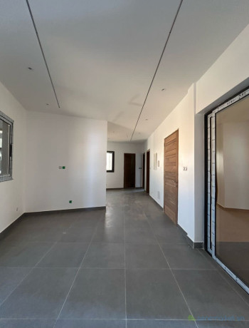appartements-f4-de-standing-aux-mamelles-cite-mbackiyou-faye-dans-un-immeuble-neuf-disponibles-au-1er-2e-et-3e-etage-big-0
