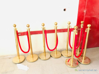 LOCATION DE POTELETS ET TAPIS ROUGE POUR TOUS VOS ÉVÉNEMENTS