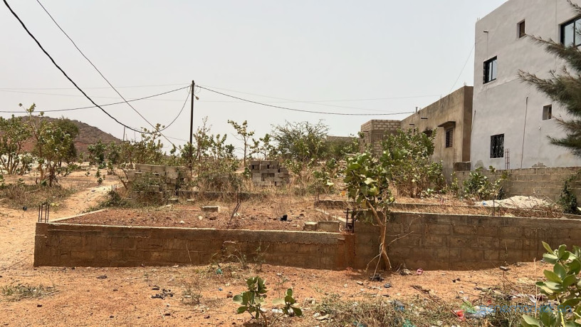 terrain-de-300-metres-carres-a-vendre-a-yenne-senegal-big-1