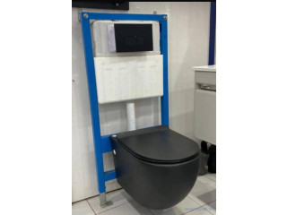 Chaise anglaise suspendu parfaite pour une salle de bain élégante