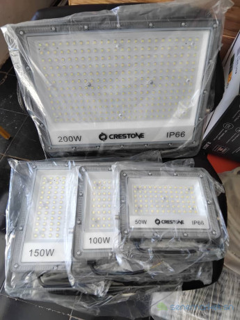 vos-projecteurs-led-electriques-de-qualite-disponibles-big-0