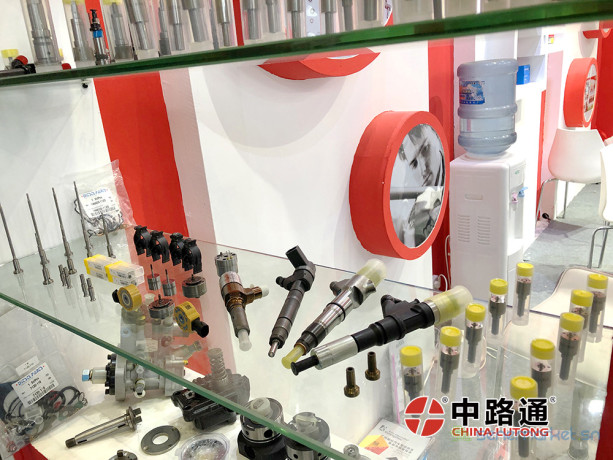 fuel-injection-nozzle-dsla156p1079-fuel-injection-nozzle-f00vx40014-big-0