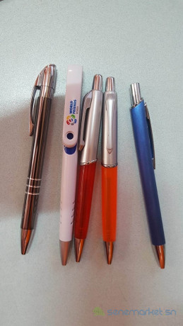 des-lots-de-stylos-peronnalises-big-0