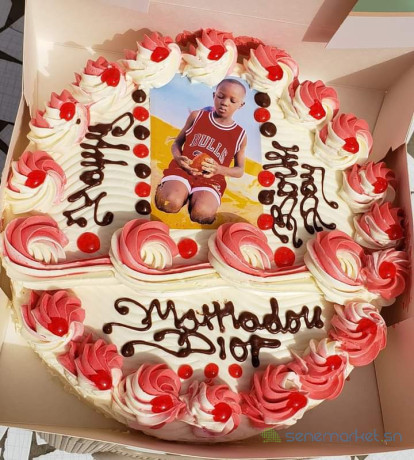 gateau-danniversaire-personnalise-avec-photo-big-1