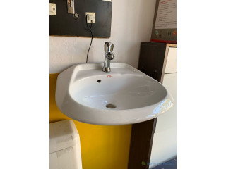 Petit lavabo blanc