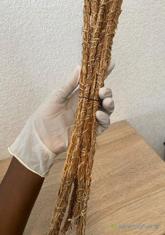 racines-de-vetiver-gongoli-khamare-big-0
