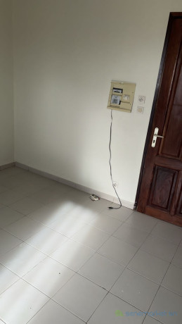 chambre-sdb-cuisine-americaine-a-louer-a-yoff-route-ecobank-big-4