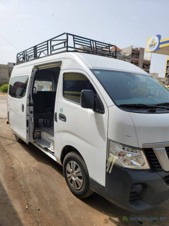 location-de-mini-bus-nissan-12-places-big-1