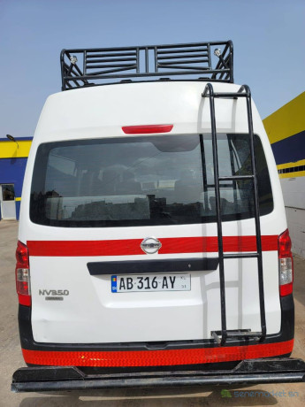 location-de-mini-bus-nissan-12-places-big-4