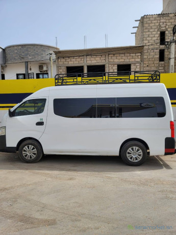 location-de-mini-bus-nissan-12-places-big-2