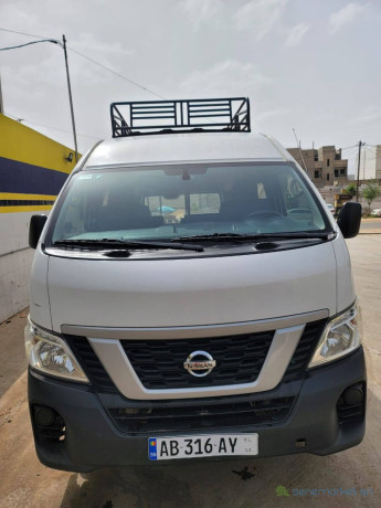 location-de-mini-bus-nissan-12-places-big-0
