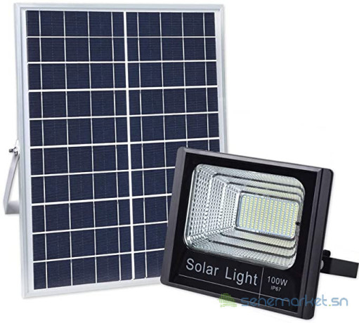 lampadaires-et-projecteurs-solaires-big-2