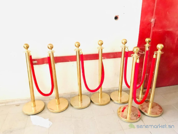 location-de-tapis-rouge-et-potelets-big-1