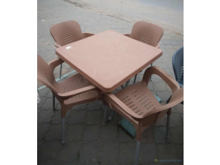 Promo Ensemble Chaise et table Intéressant