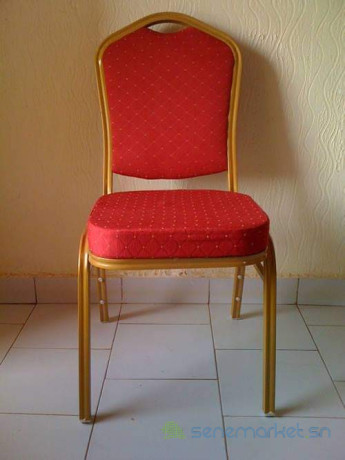 chaise-vip-rouge-tout-neuf-big-0