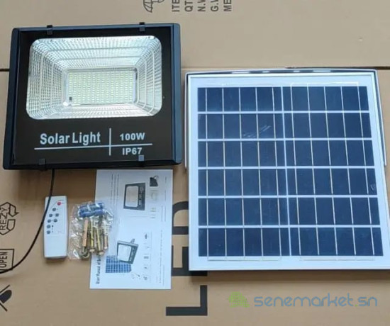 lampadaire-et-projecteur-solaire-big-2