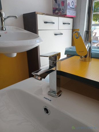 robinet-lavabo-simple-big-0